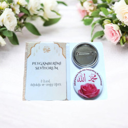 Gül Motifli Salavat-ı Şerife (Allahümme Salli) Yazılı Rozet ve Kart Seti